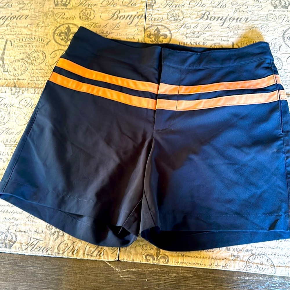 Men’s Short light weight ,very well made pockets and like new condition .